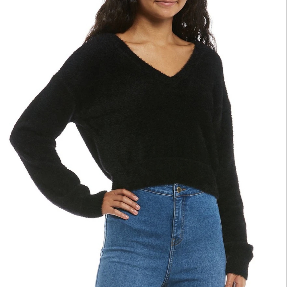 Chelsea & Violet Black V-Neck Cropped Sweater
